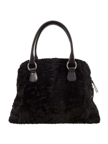 black-swakara-fur-hand-bag